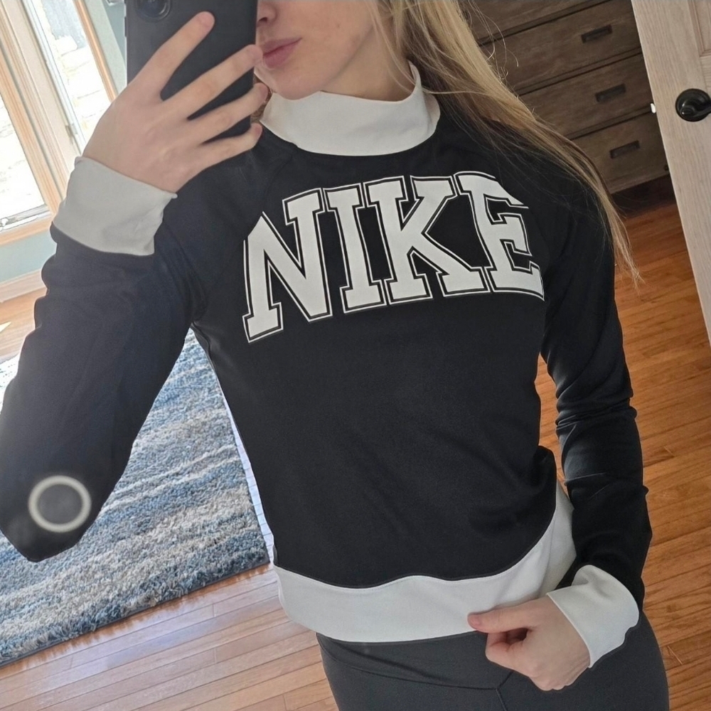 Nike Women's Black and White Sweatshirt